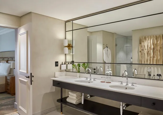 جناح بسرير كينج بإطلالة على الجبل بشرفة بغرفة نوم واحدة، InterContinental Table Bay Cape Town by IHG 5/9