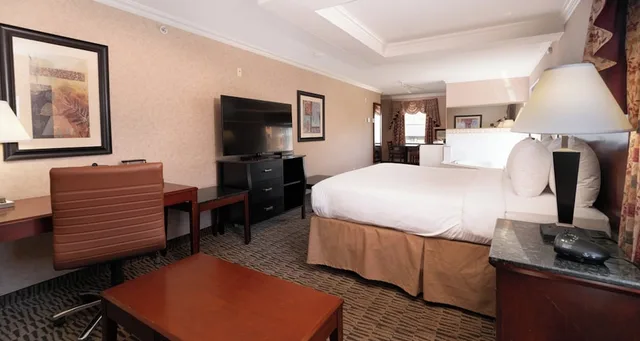 غرفة فاخرة بسرير كينج، Prestige Aberdeen Lodge Kamloops 2/6