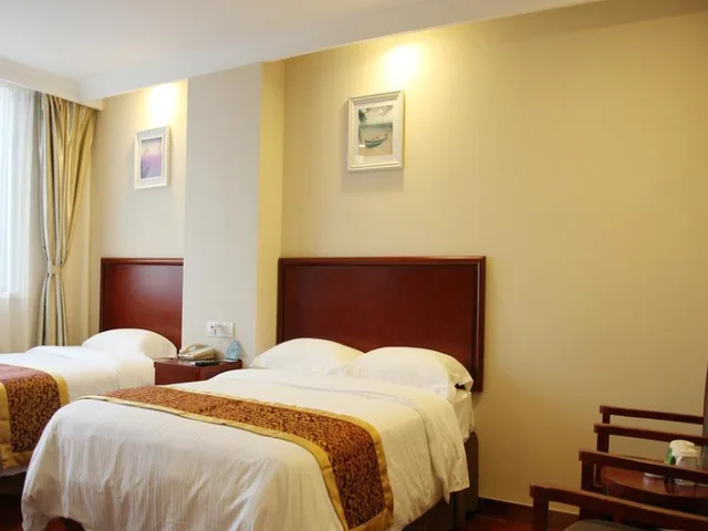 غرفة عائلية بسرير كوين وسرير فردي، GreenTree Inn MaAnshan West Jiuhua Road Wanda Plaza Mengniu Diary Express Hotel 1/1