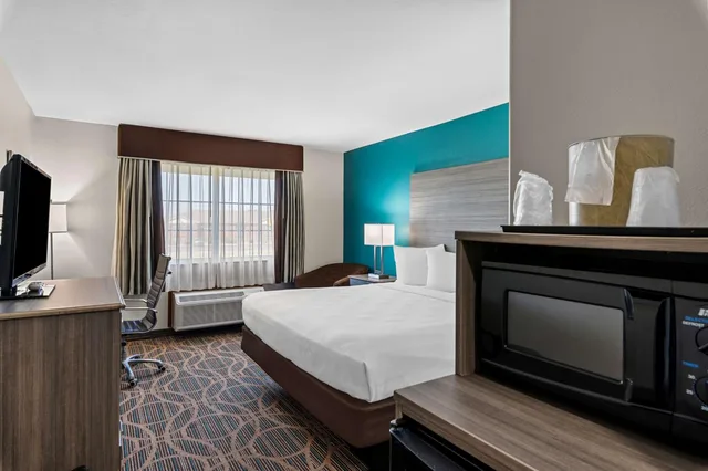 غرفة بسرير كينج بحوض استحمام لذوي الإعاقة، Best Western Presidential Hotel & Suites 4/5