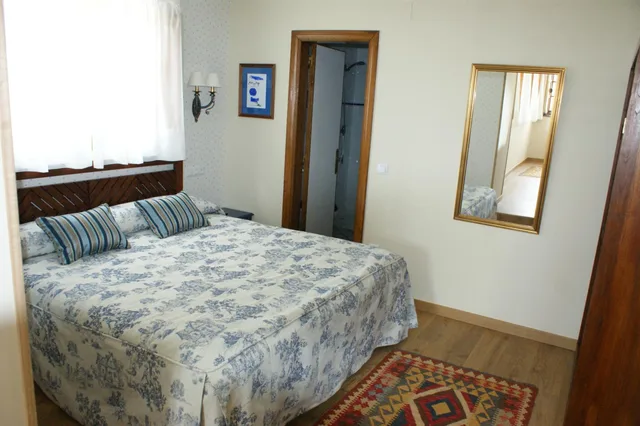 غرفة ثلاثية، Hotel Colonial de Santillana 1/5