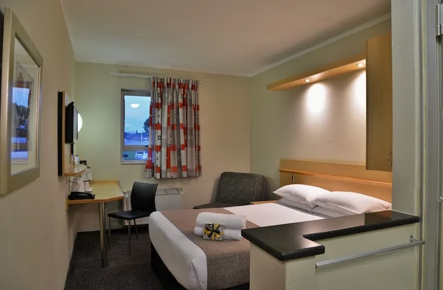 غرفة بسرير مزدوج، Road Lodge Carnival City 1/10