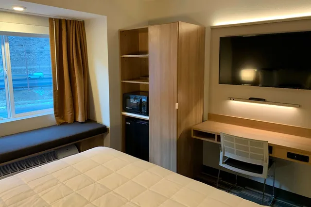 Room, 2 Queen Beds, Lake Side، Microtel Inn and Suites by Wyndham Georgetown Lake 2/2