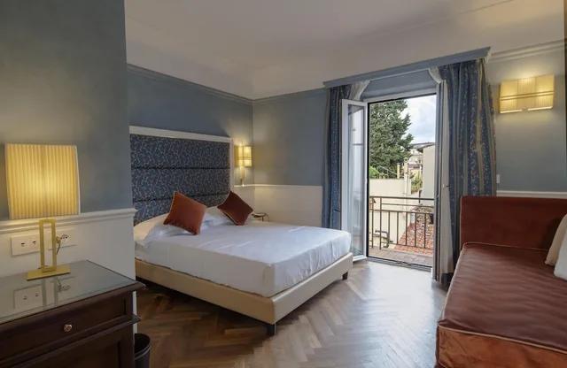 غرفة بسريرين منفصلين بشرفة، Rivoli Boutique Hotel 2/10