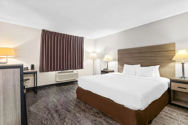 غرفة بسرير كينج لذوي الإعاقة، SureStay Hotel By Best Western Albuquerque Midtown 1/4