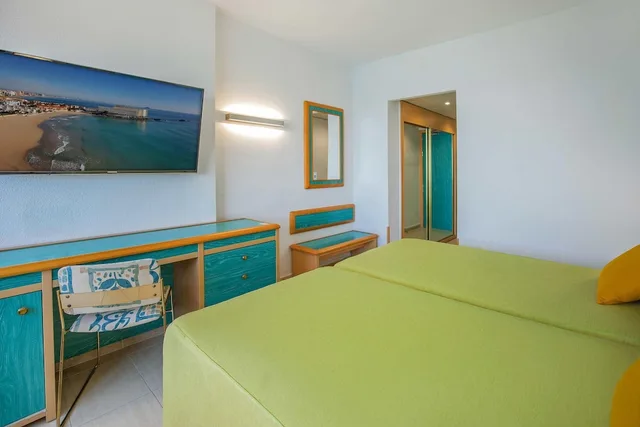 غرفة بسريرين منفصلين بإطلالة على البحر، Hotel Servigroup Galua 5/10