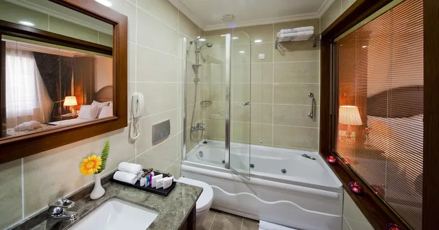 جناح متصل بسريرين كوين بغرفتي نوم مع أريكة، GLK Premier The Home Suites and Spa 10/10