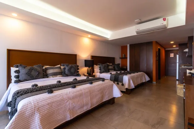 Grand, Pacific, Deluxe, Suite, King Bed, with View، Hotel Grand Paramar 3/5