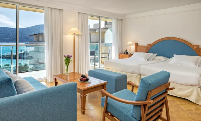 جناح جونيور مفردة بسريرين منفصلين بإطلالة جزئية على البحر مع أريكة، H10 Blue Mar - Adults Only 7/10