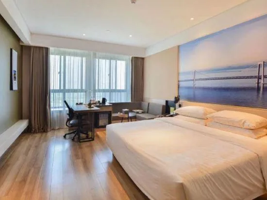 غرفة تنفيذية بسرير كينج بإطلالة على البحيرة، Atour Hotel Nanjing Banqiao 1/3