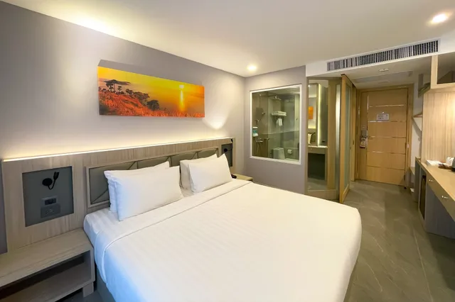 غرفة بريميوم سوبيريور بسرير كينج، Clarian Hotel Beach Patong 3/10