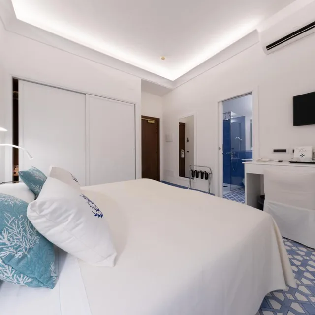 Standard, Double Bed, No Sea View، Hotel Aurora Amalfi 1/10