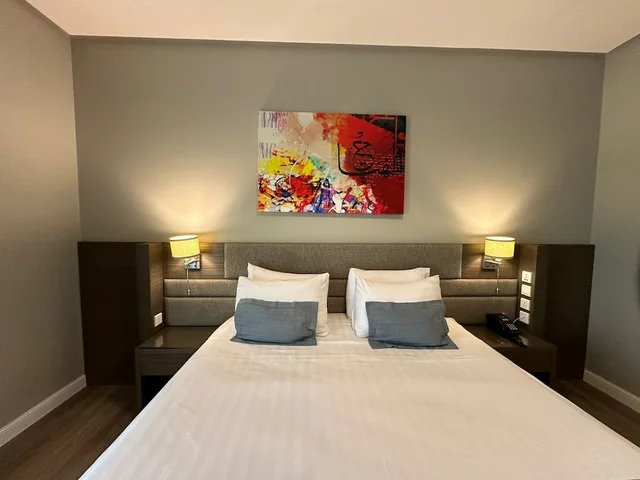 شقة بسريرين منفصلين وسرير كينج بغرفتي نوم، كورنيش لورين سويتس(Loren Suites Corniche) 2/10
