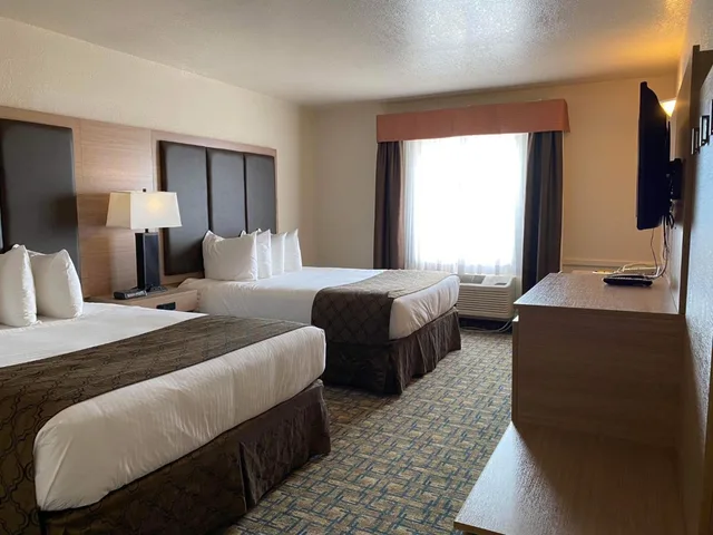 غرفة سوبيريور بسرير مزدوج، Ramada By Wyndham Lloydminster 3/10