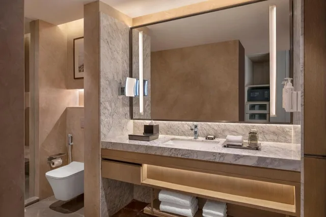 Guest Room, Premier, King Bed, City View, Navi Mumbai Marriott Hotel 4/7