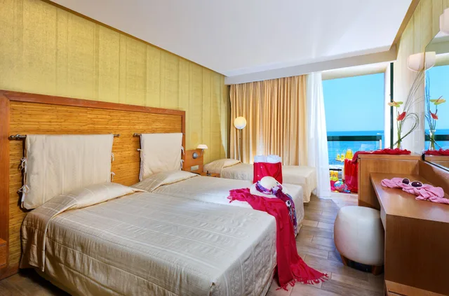 Room, Twin Beds, Sea View, Sirens Beach Hotel 4/10