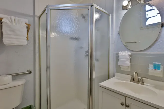 جناح كلاسيكي بسرير كينج، Coastal Waters Inn 4/4