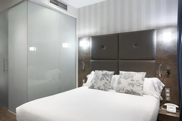 غرفة صغيرة بسرير مزدوج، Petit Palace Posada Del Peine 2/6