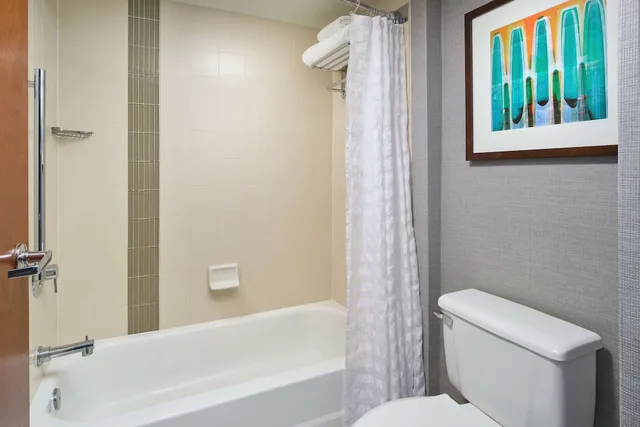 غرفة بسرير كينج في طابق مرتفع، Hyatt Place Greensboro 5/6