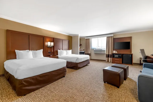 جناح بسريرين كوين مع أريكة لذوي الإعاقة، Comfort Suites Elizabethtown 1/3
