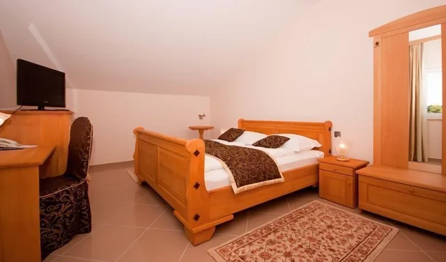 Economy, Double Bed, Hotel Miramare 1/10