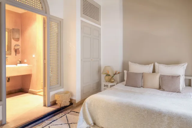 Junior Suite, King Bed, Side Beach View، Riad Olema et Spa 3/6