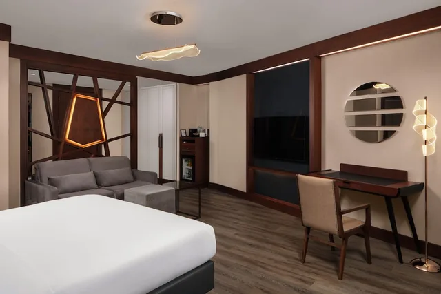 غرفة بريميوم بسرير كينج مع أريكة، Sheraton Istanbul City Center 3/10
