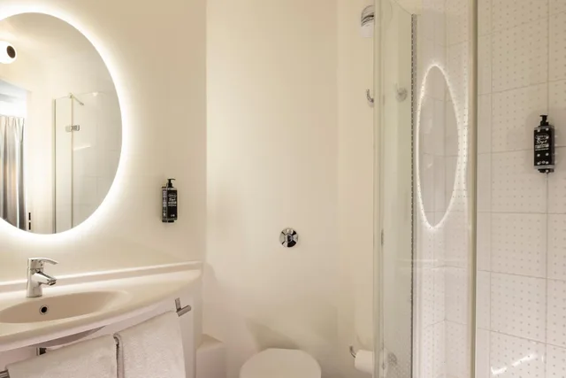 Adjoining, Standard, 2 Double Beds، Ibis Marseille Centre Euromed 5/5