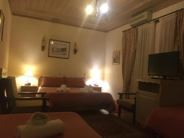 غرفة عائلية بإطلالة على الجبل، Bourazani Wildlife Resort 1/3