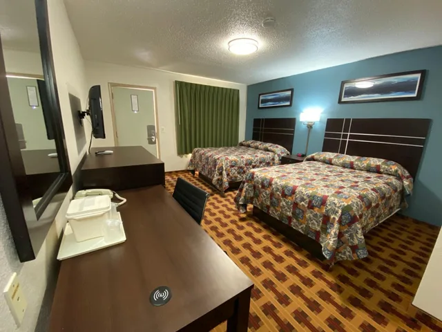 2 Full Beds, Motel6 Stockton, CA - Charter Way West 1/2