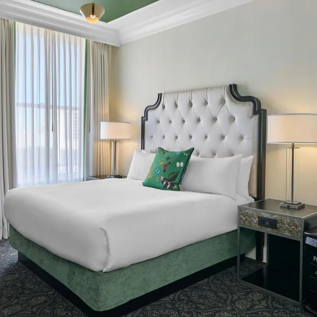 Wellness, King Bed، Le Pavillon Hotel 1/5