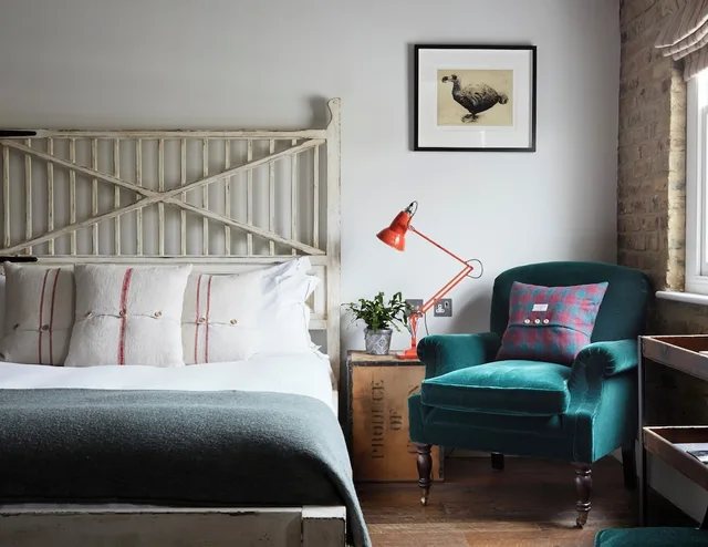 لوفت فاخر بسرير كوين، Artist Residence London 4/9