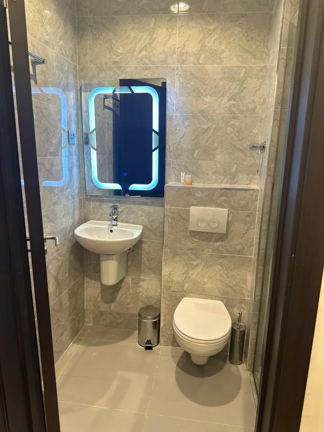 Queen bed standard Room, Hotelinn Oniru 4/5