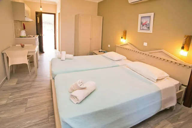 استوديو عائلي بسرير مزدوج وسريرين منفصلين، H Hotel Kalypso 3/6