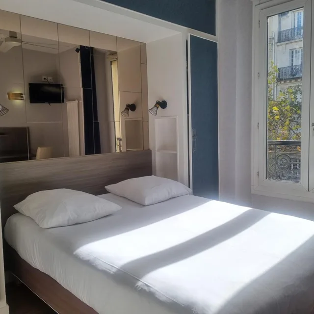 Room, Double Bed, Eiffel View، HOTEL EIFFEL KENSINGTON 3/10