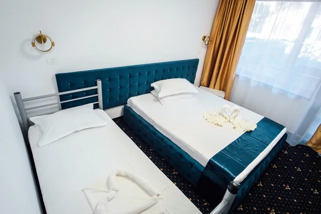 غرفة ثلاثية بشرفة، Hotel Siret 4/10