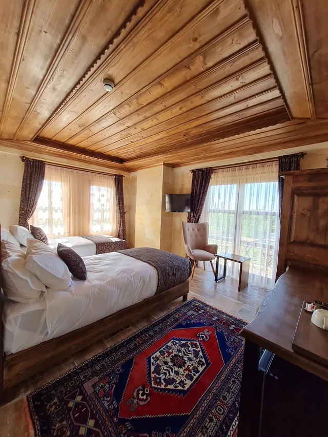 غرفة ثلاثية بسرير مزدوج أو سريرين منفصلين بشرفة، Flavia Cappadocia Hotel 2/3