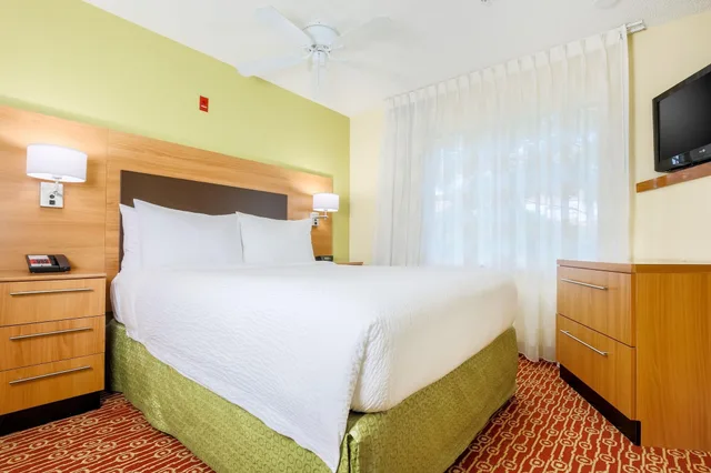 Studio, King Bed, Sonesta Simply Suites Houston Brookhollow 1/2