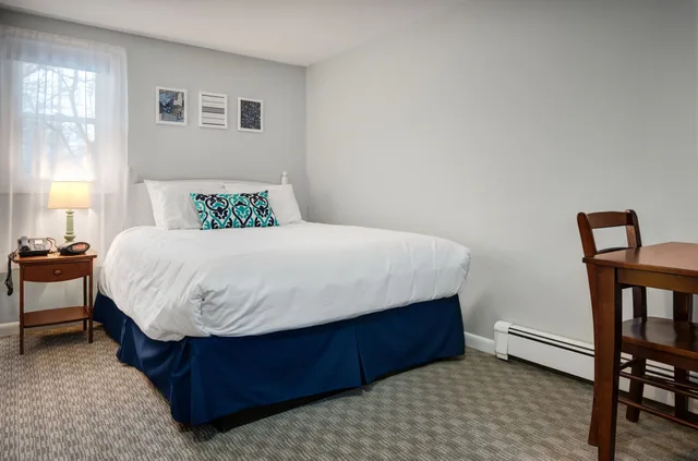 غرفة بسرير كوين، Kittery Inn and Suites 2/6