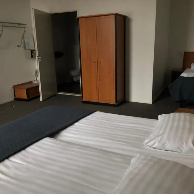 غرفة ثلاثية، Hotel Wilhelmina 2/6