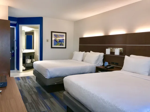 غرفة قياسية بسريرين كوين في الطابق العلوي، Holiday Inn Express Fishkill-Mid Hudson Valley 1/9