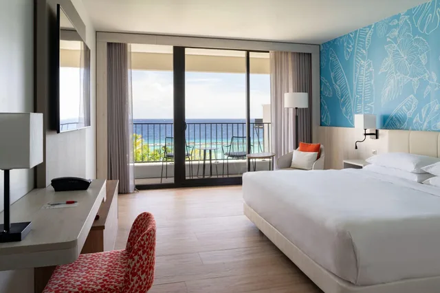 غرفة بسرير كينج بإطلالة على البحر، Curacao Marriott Beach Resort 1/3