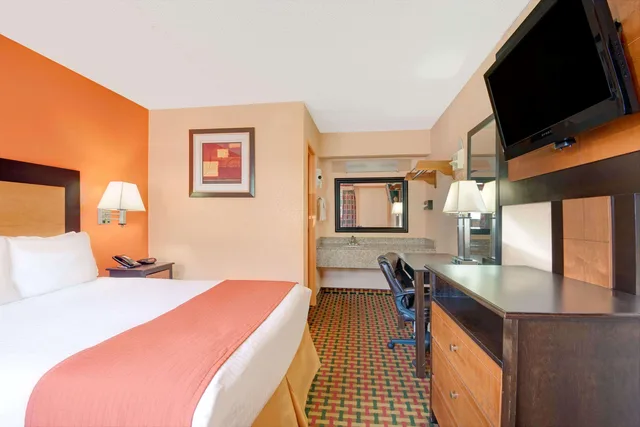 غرفة بسرير مزدوج، Days Inn By Wyndham Independence 5/6