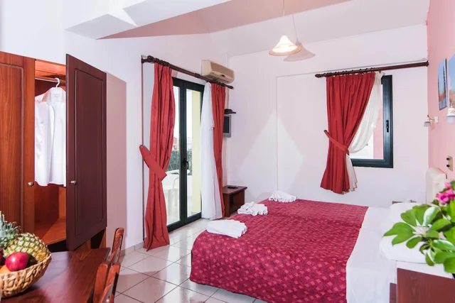 استوديو بسرير مزدوج بإطلالة على المسبح، Ariadni Palace 7/10