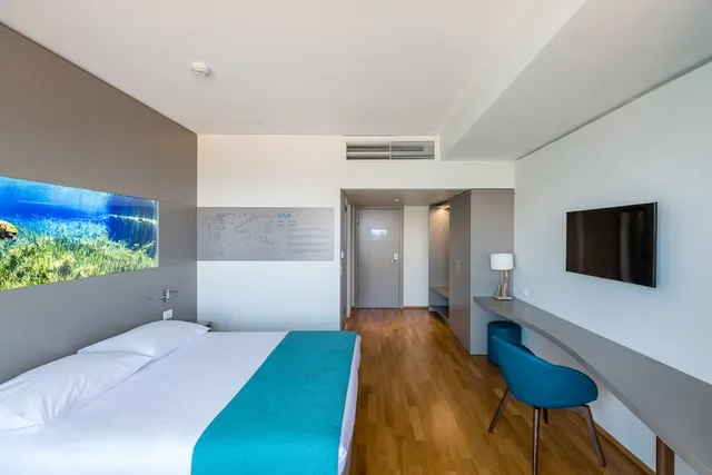 Superior, Queen Bed, Aquatis Hotel 1/10
