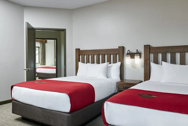 Water, Suite, 1 King and 2 Queen Beds, Sofa، Great Wolf Lodge Arizona 3/4