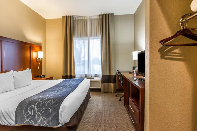 جناح بسرير كينج، Comfort Suites Mattoon 3/10