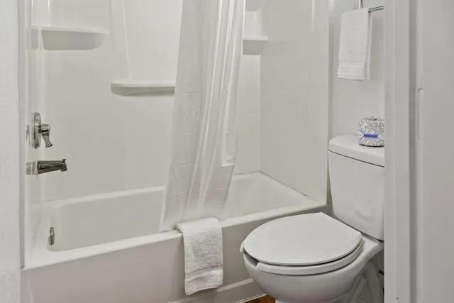 1 Queen Bed - ADA/RI Shower/Micfridge، Motel6 San Luis Obispo, CA - South 8/10