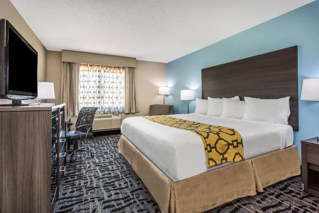 غرفة بسرير كينج، Baymont By Wyndham Joliet 2/10