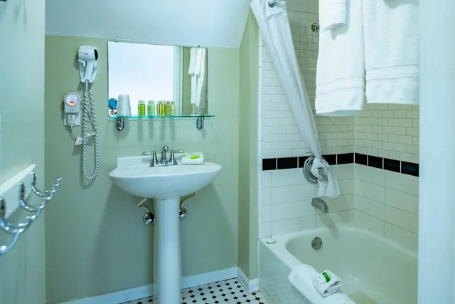 Garret, Twin Beds، The Gilbert Inn 7/7